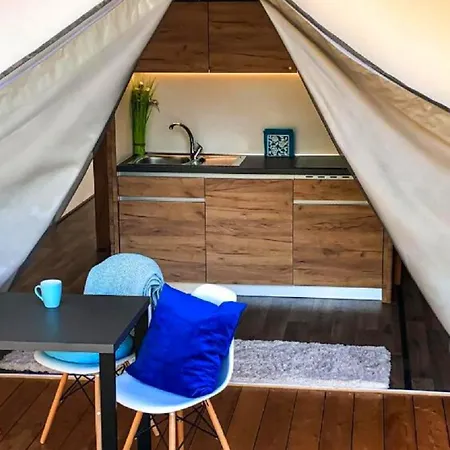 Glamping Stan Slapy Nova U Medvidka Luxury tent Zivohost